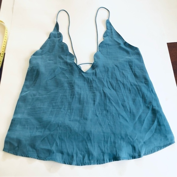 Kimchi Blue Scalloped Silky Spaghetti Straps Plunge V-Neck Cami Top Size XS - Picture 12 of 15